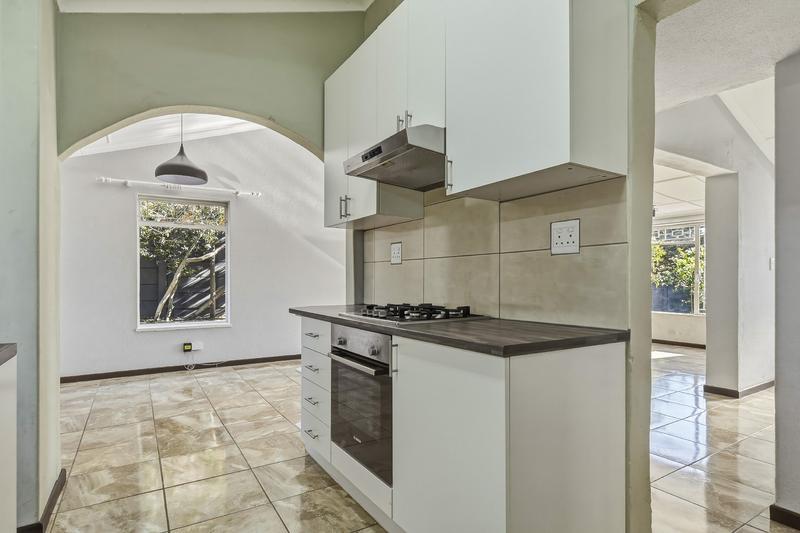To Let 4 Bedroom Property for Rent in Lakeside Western Cape